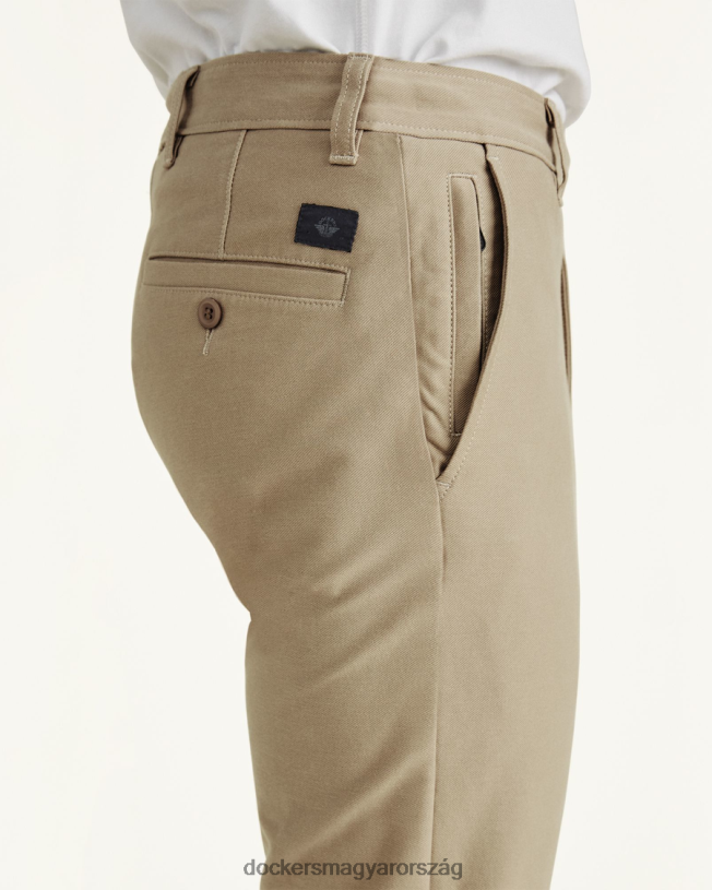 Dockers férfiak kényelmes kötött chinos, vékony szabású P840P244 ruházat igazi chino - tan