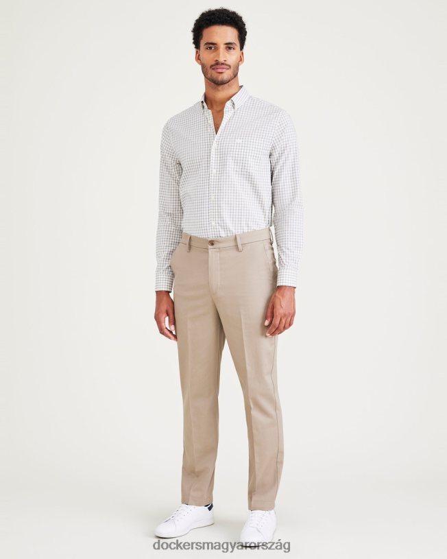 Dockers férfiak vasmentes khakik, egyenes szabású foltvédővel P840P53 ruházat fa farkas - cser