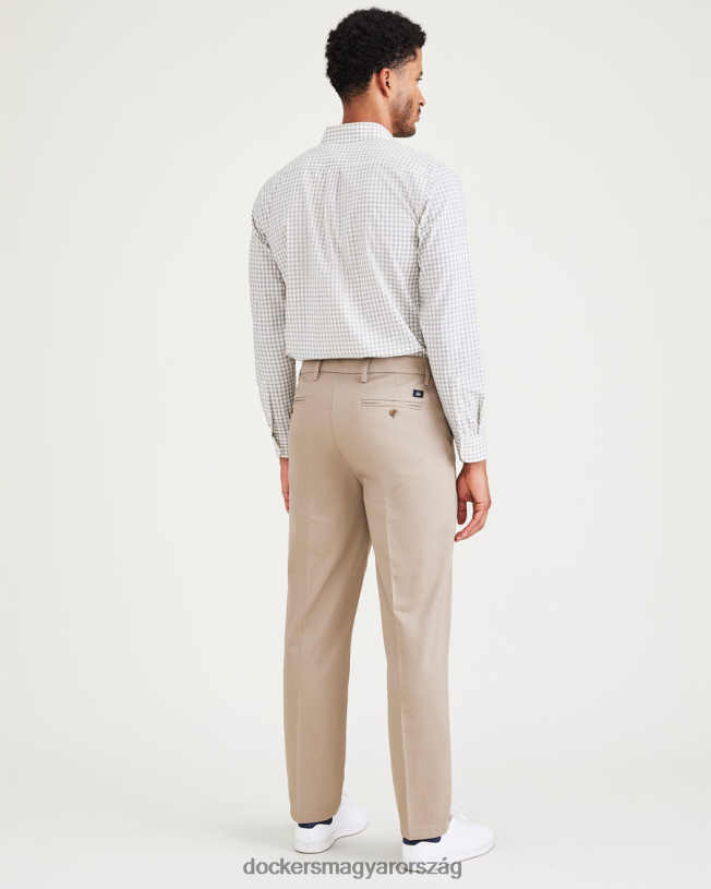 Dockers férfiak vasmentes khakik, egyenes szabású foltvédővel P840P53 ruházat fa farkas - cser