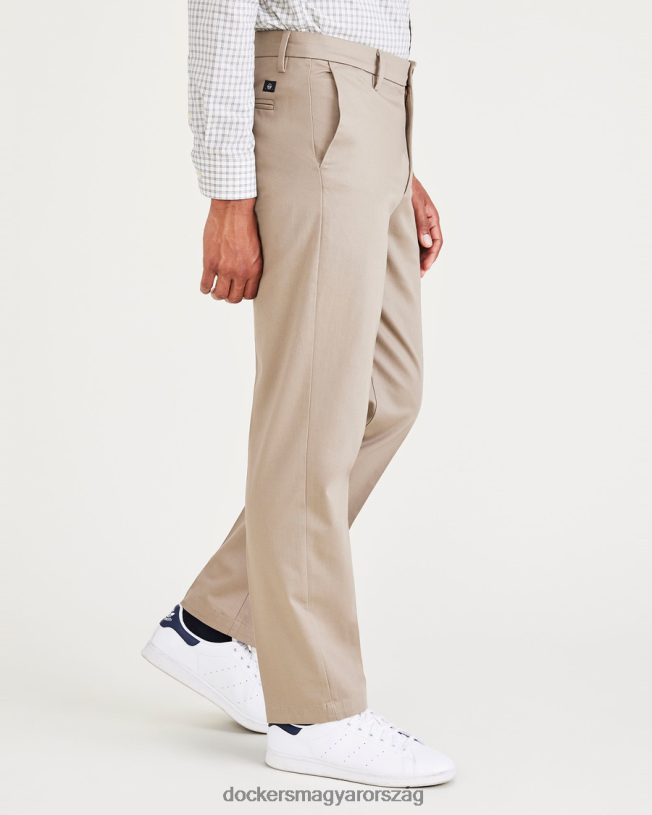Dockers férfiak vasmentes khakik, egyenes szabású foltvédővel P840P53 ruházat fa farkas - cser