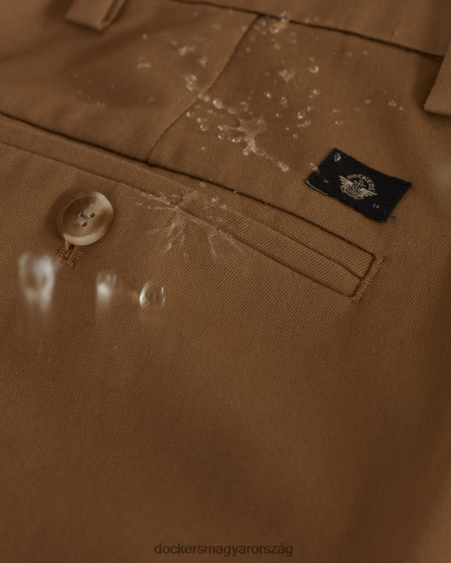 Dockers férfiak vasmentes khakik, egyenes szabású foltvédővel P840P53 ruházat fa farkas - cser