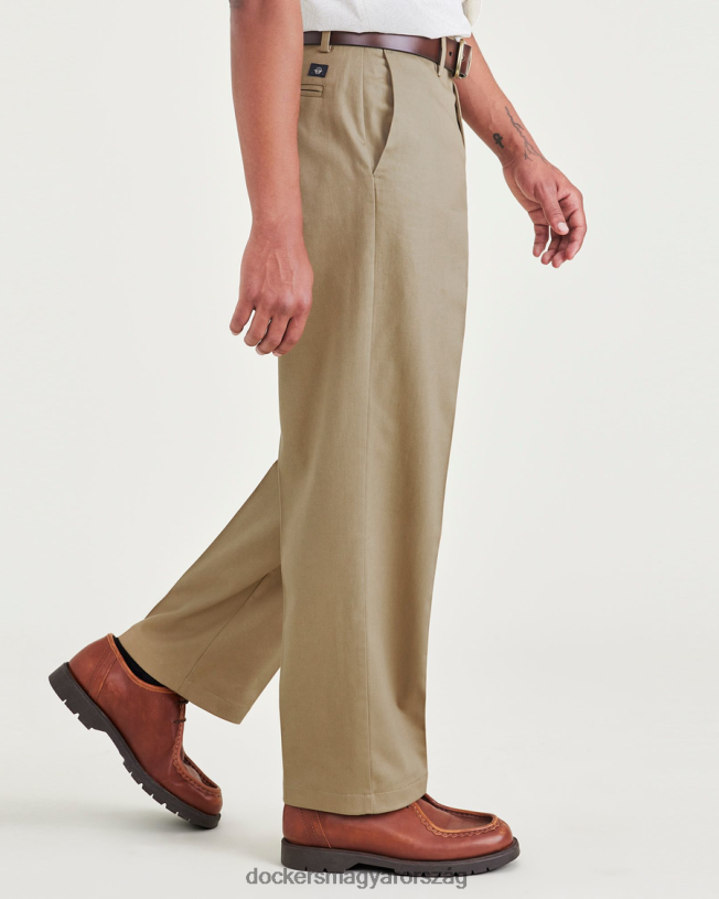 Dockers férfiak vasmentes khakik, laza fazon foltvédővel P840P234 ruházat új brit khaki